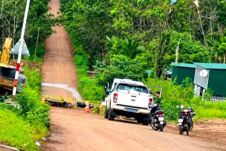 Ngã xe trên dốc, nữ sinh bị xe máy phía sau tông tử vong