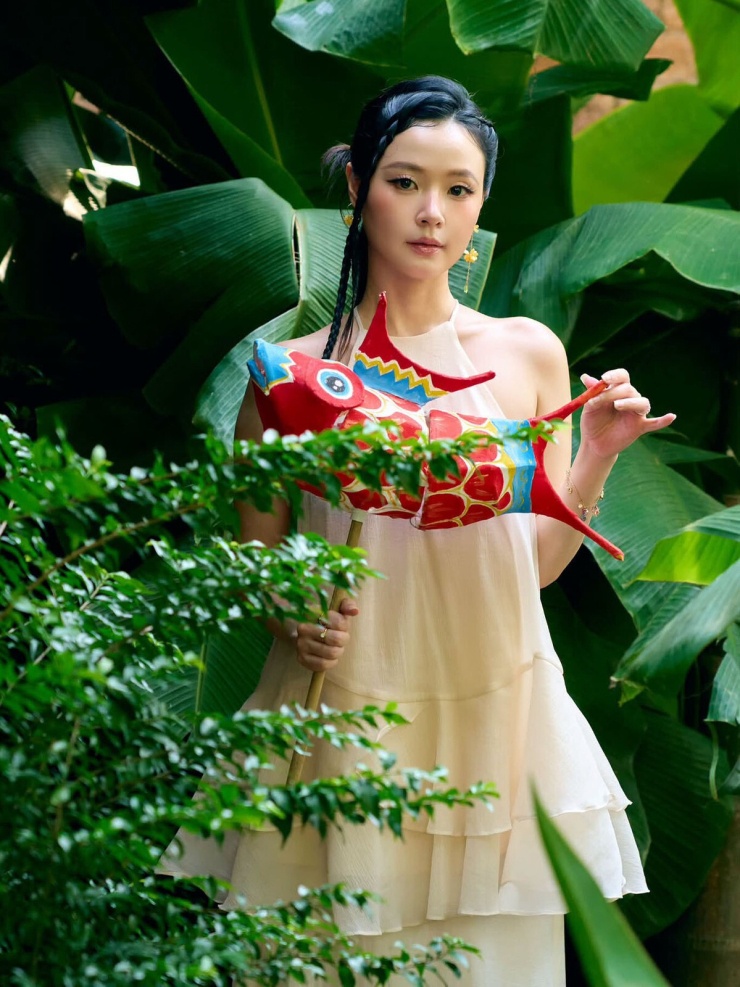 Ảnh sao 23/9: Con gái Ngô Thanh Vân dạn dĩ trong lần đầu du lịch đường dài - 2