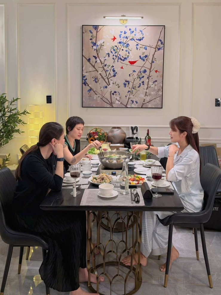 Ảnh sao 23/9: Con gái Ngô Thanh Vân dạn dĩ trong lần đầu du lịch đường dài - 6