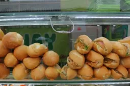 Vì sao những ổ bánh mì thơm ngon có thể khiến hàng trăm người nhập viện?