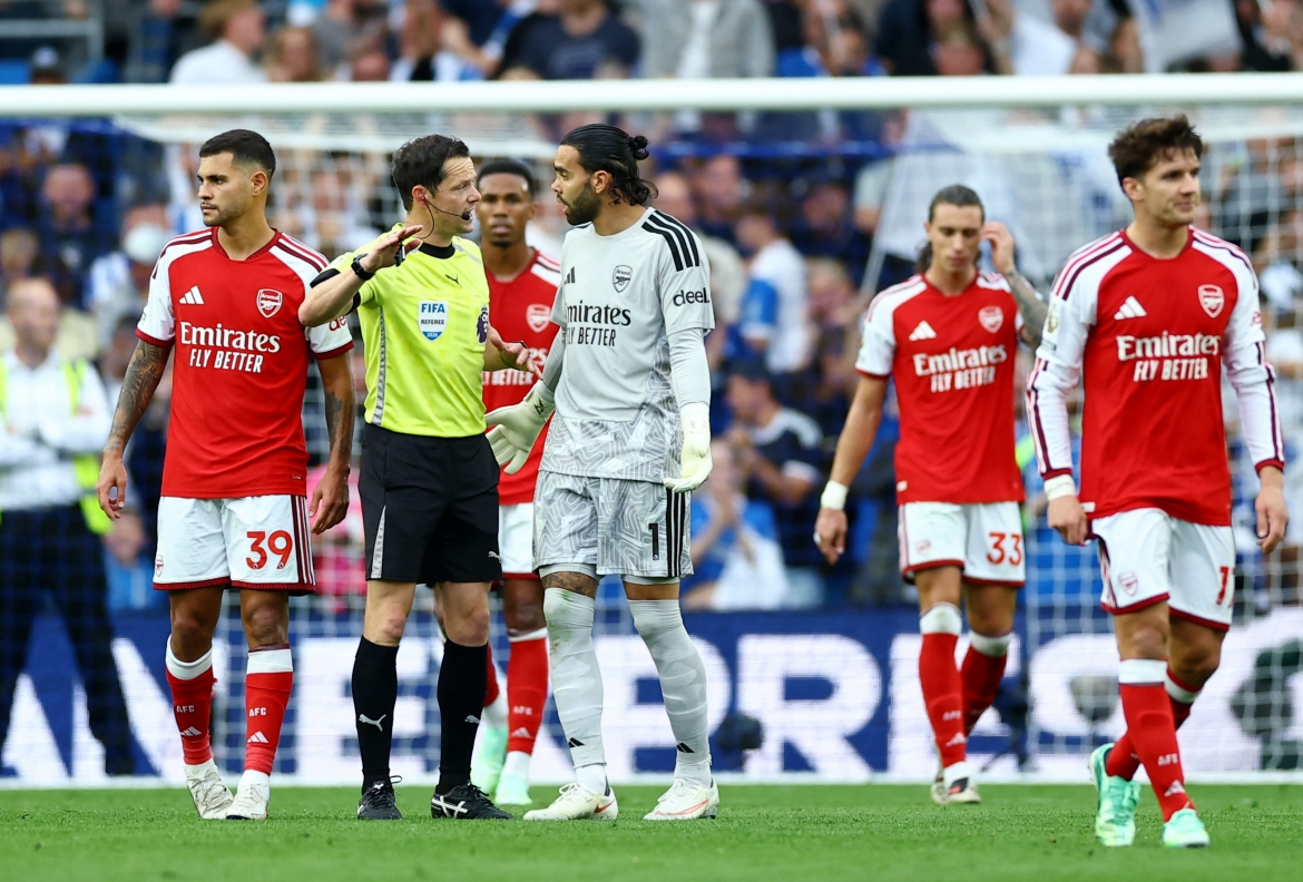 Arsenal gặp vấn đề khi đối thủ chơi trực diện như Brighton