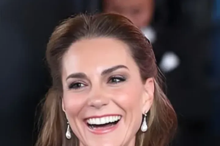 Công nương Kate rạng ngời