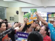 Toàn cảnh vụ khủng hoảng sách giáo khoa khiến học sinh, phụ huynh lao đao