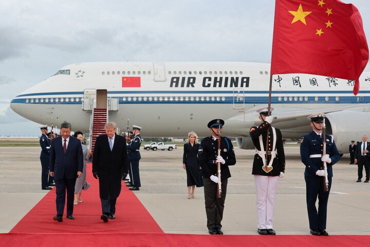 Tổng thống Donald Trump và Đệ nhất phu nhân Melania Trump đón Chủ tịch nước Trung Quốc Tập Cận Bình và Phu nhân Bành Lệ Viện. (Ảnh: Getty)