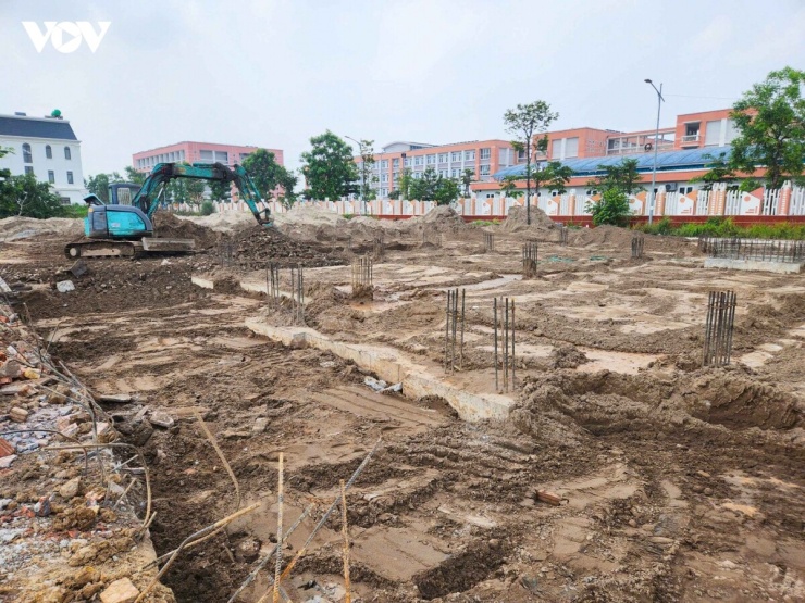 Khu vực phần móng mới đang dần được hoàn thiện sẵn sàng tiếp nhận toàn bộ công trình sau khi hoàn tất việc dịch chuyển.