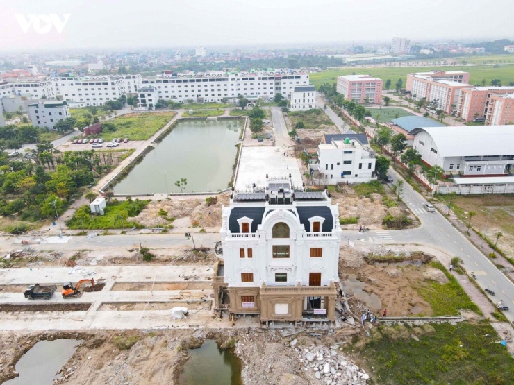 Hiện công trình đang tiếp tục được di chuyển về vị trí mới. Thời điểm hoàn thành toàn bộ quá trình phụ thuộc vào tiến độ thi công và các điều kiện kỹ thuật thực tế tại hiện trường.
