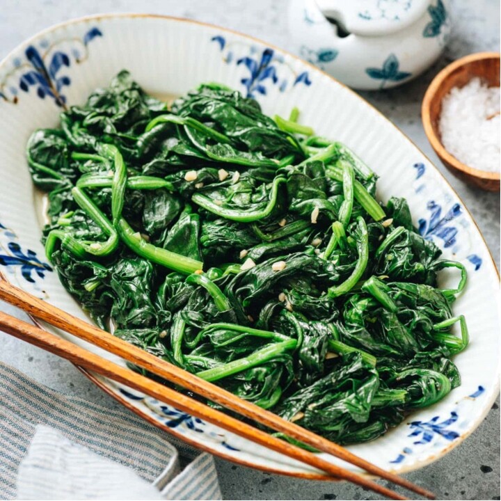 Cải bó xôi từ lâu đã được ví như một trong những siêu thực phẩm xanh bổ dưỡng nhất hành tinh. 