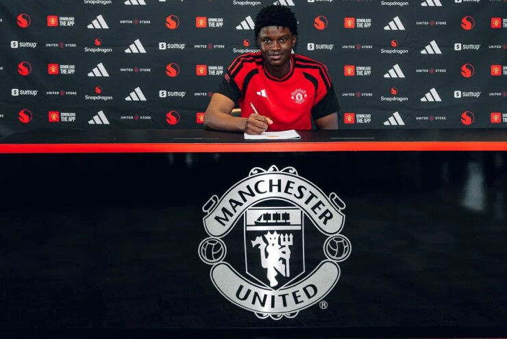 Tin mới nhất bóng đá tối 24/9: MU “cuỗm” sao trẻ của Man City - 1