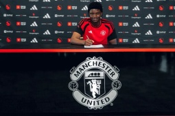 Tin mới nhất bóng đá tối 24/9: MU “cuỗm” sao trẻ của Man City