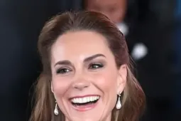 Công nương Kate rạng ngời