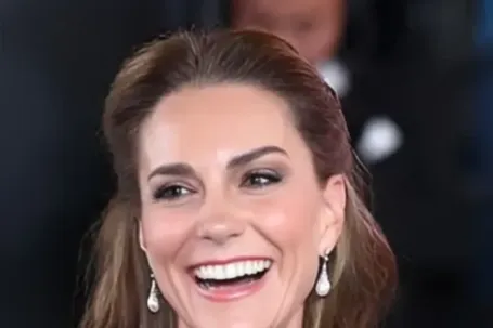 Công nương Kate rạng ngời