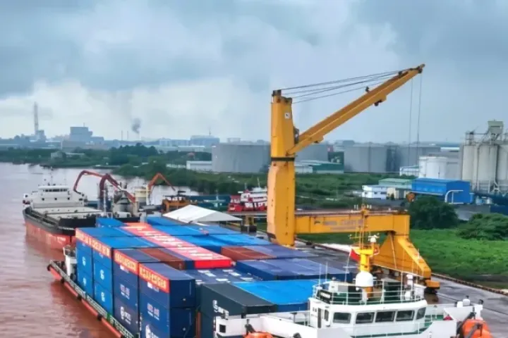 Chuyến tàu đầu tiên qua 'kênh đào thế kỷ' Trung Quốc về Cần Thơ