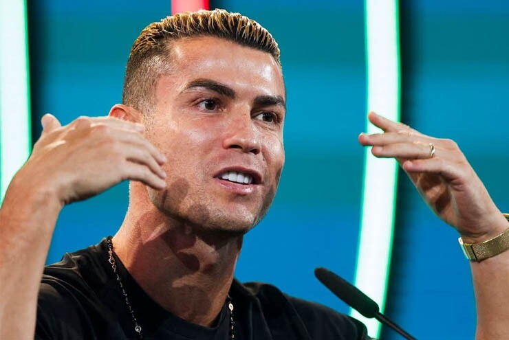 Tin mới nhất bóng đá sáng 25/9: Roberto Carlos tin Ronaldo đá được thêm 10 năm nữa