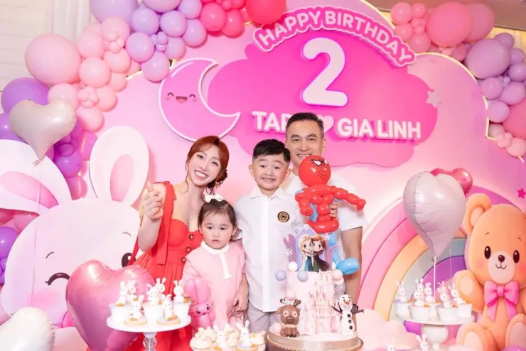 Ảnh sao 25/9: Nhật Kim Anh cùng mẹ chồng cũ và hai con đón Trung thu - 6