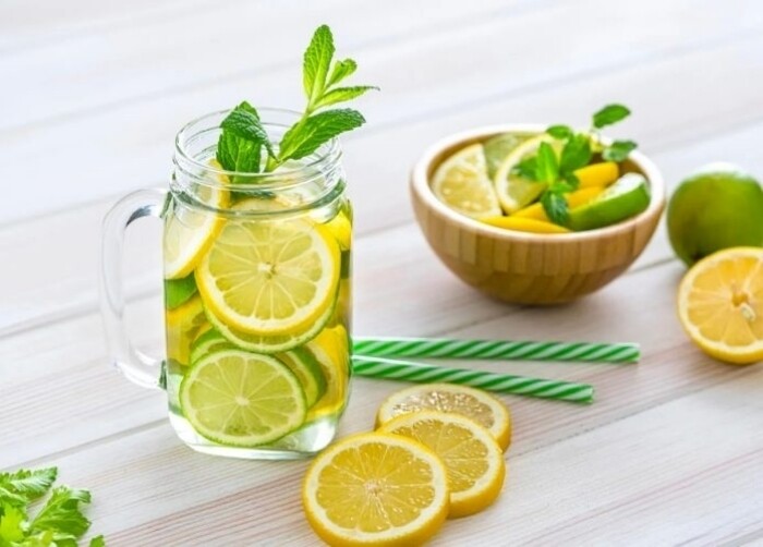 Sau một cuộc nhậu, nhiều người tìm đến nước lọc, nước chanh với hy vọng nhanh tỉnh rượu và giảm nồng độ cồn.