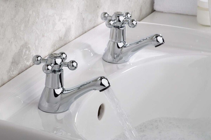 Bồn rửa với hai vòi nước nóng và lạnh tách biệt là thiết kế vẫn thường thấy trong nhiều ngôi nhà ở Anh. (Ảnh: Bristan)