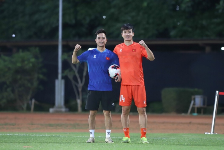 Tiền vệ Nguyễn Hoàng Đức vẫn chưa thể tập luyện cùng toàn đội ĐT Việt Nam. (Ảnh: VFF)