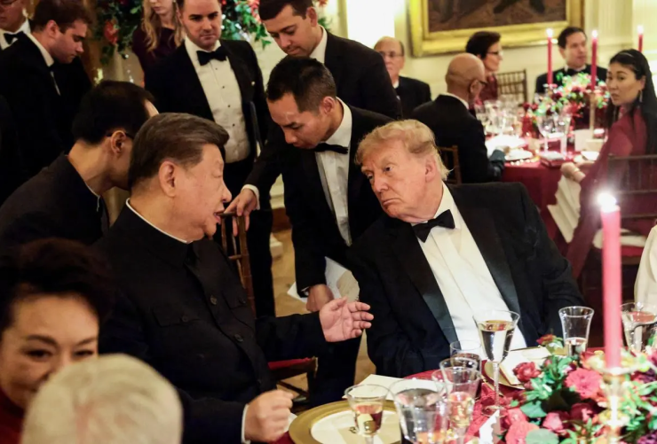 Tổng thống Trump trò chuyện với Chủ tịch Tập trong quốc yến tối 24/9. Ảnh: AP