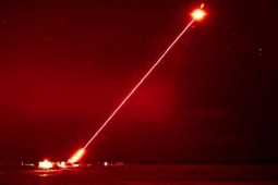 Mỹ đưa vũ khí laser tới Hormuz, mở màn cuộc săn UAV và tên lửa