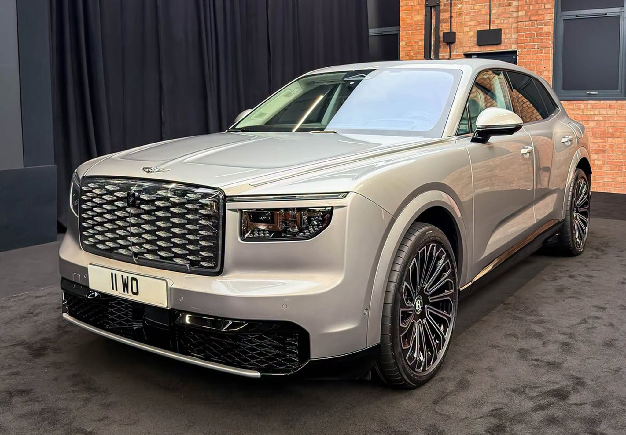 Bentley Torcal là mẫu xe thuần điện đầu tiên trong lịch sử 107 năm của hãng xe Anh quốc.