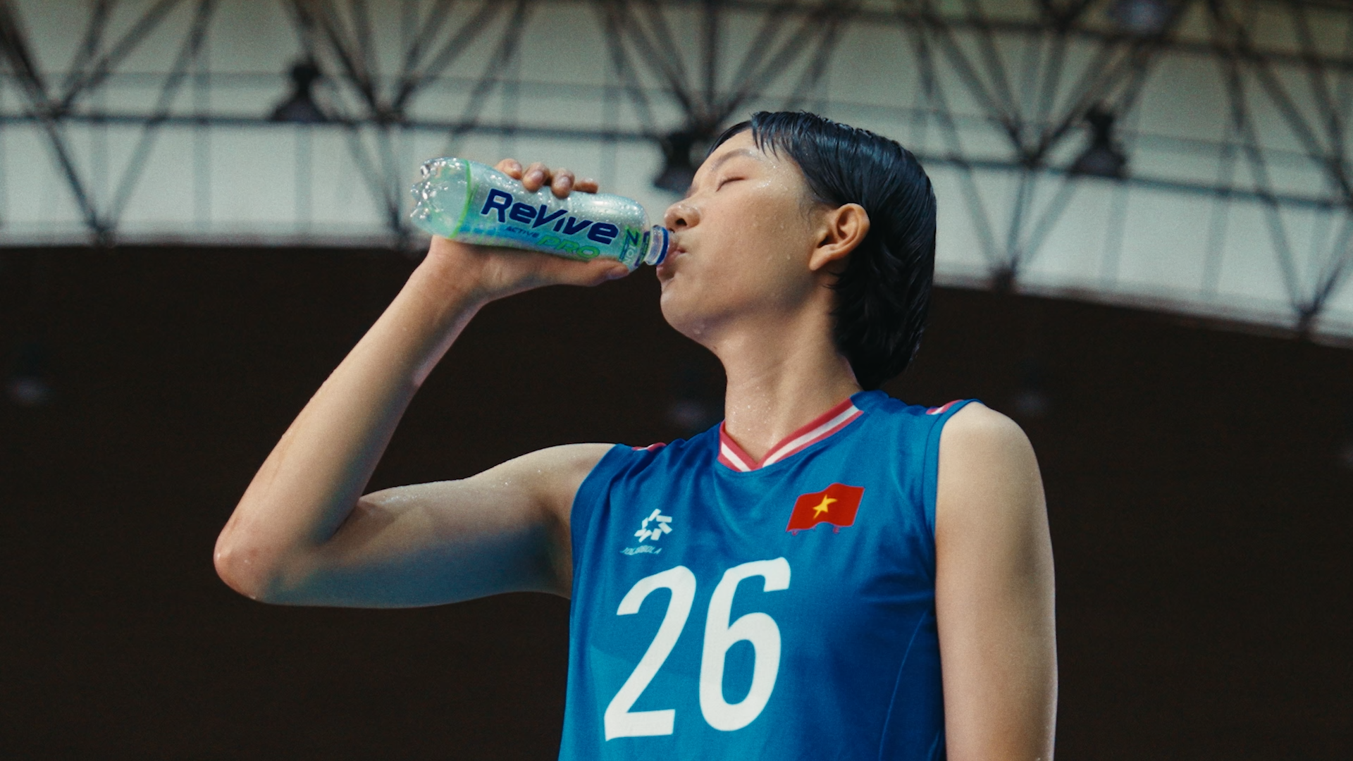Revive Thể Thao giúp VĐV bù nước và 7 loại điện giải thiết yếu, hỗ trợ tái lập cân bằng nội môi và duy trì sức bền trong quá trình luyện tập, thi đấu.