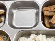 Băn khoăn về suất ăn bán trú 20.000 đồng ở Quảng Trị