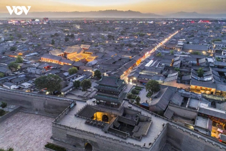 Thành cổ Bình Dao khi lên đèn