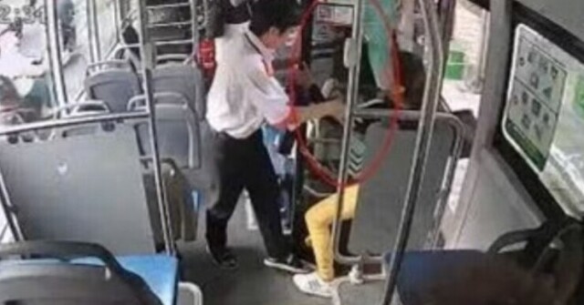 Đình chỉ nhân viên xe buýt tuyến 152 xô đẩy hành khách