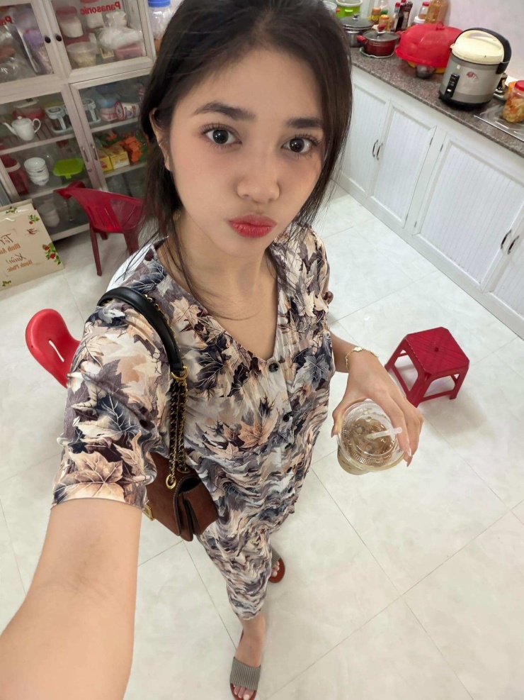Chân dung Á hậu đậu casting phim Trại buôn người nhờ màn tẩy trang, khoe mặt mộc - 5