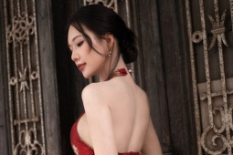 Mỹ nhân 'vũ trụ' VFC khoe nhan sắc 'gái một con' trên phố Hàng Vải