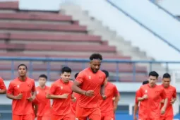 FIFA ASEAN Cup 2026: Ông Kim Sang-sik dùng 'bài' gì đấu Philippines?