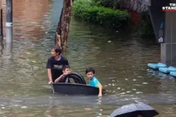 Hình ảnh Bangkok ngập trong 'biển nước' sau gần 48 giờ mưa xối xả