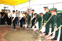 Khai quật mộ chôn tập thể, tìm hài cốt 8 liệt sĩ bị sát hại năm 1951