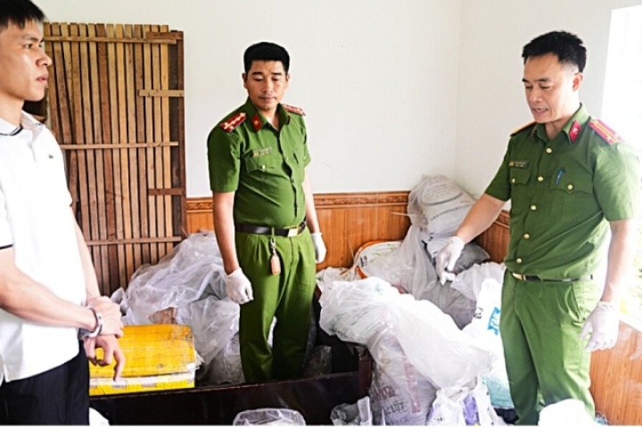 Bắt giữ thanh niên chế tạo pháo nổ, thu gần một tấn tang vật ở Nghệ An