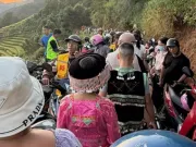 Du khách ùn ùn đổ về Mù Cang Chải