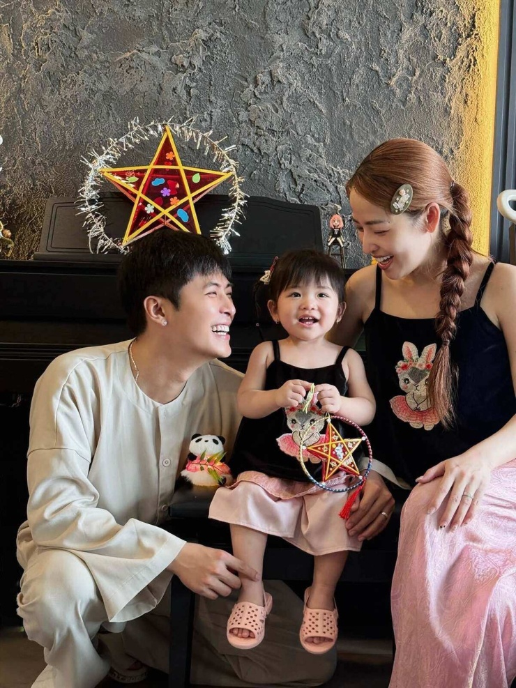 Ảnh sao 27/9: Puka - Gin Tuấn Kiệt cho con gái phá cỗ Trung thu - 8