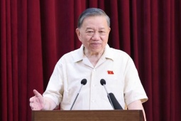 Tổng Bí thư, Chủ tịch nước nói việc thiếu sách giáo khoa, bữa ăn bán trú
