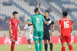 Trọng tài Indonesia khiến fan Việt thót tim, suýt mất oan chiến thắng trước Philippines