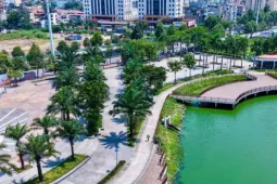 Tuyến đường sở hữu ba 'lá phổi xanh' giữa đô thị cao tầng phía Tây Hà Nội