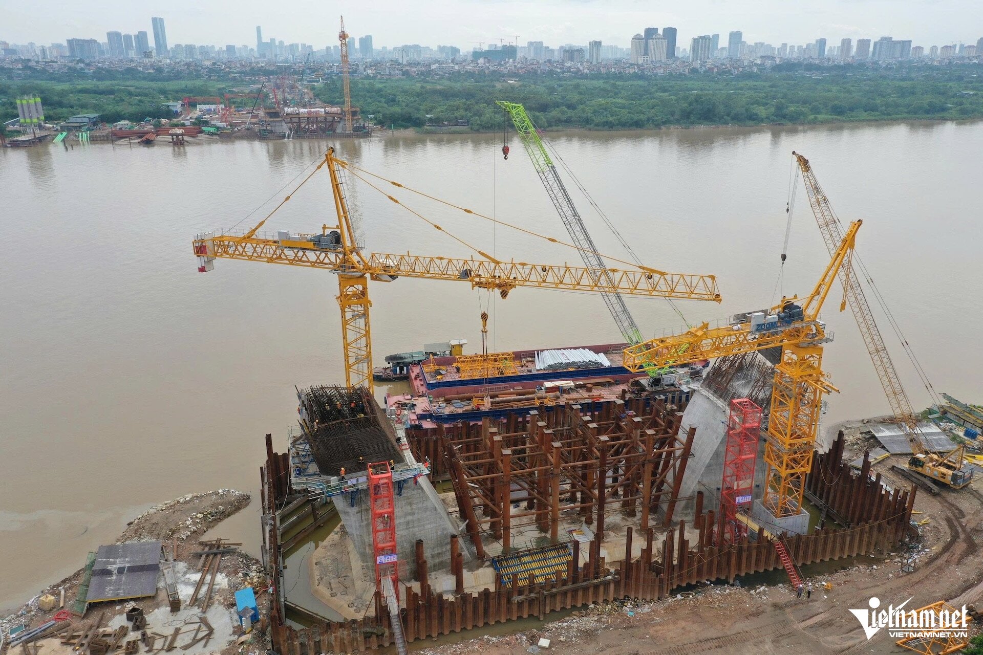 Cận cảnh đại công trường xây dựng siêu cầu gần 20.000 tỷ ở Hà Nội - 9