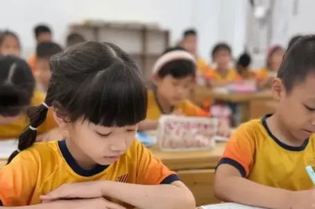 Phụ huynh học sinh lớp 1 than phiền, tối nào cũng ‘đánh vật' với con đến khuya