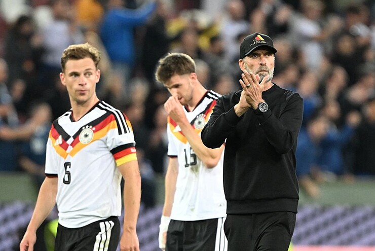"Cỗ xe tăng" Đức ì ạch và thiếu sức sống, Klopp mắc sai lầm