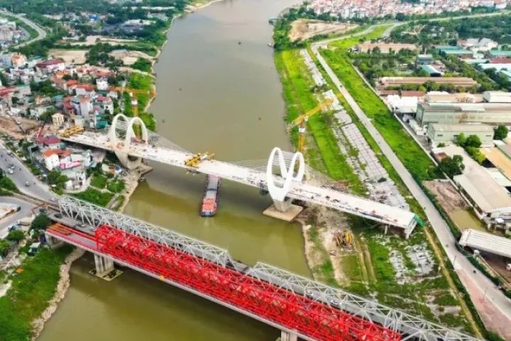 Ảnh ấn tượng từ trên cao: Cầu Đuống mới vươn nhịp vòm thép bên chứng nhân lịch sử 120 năm