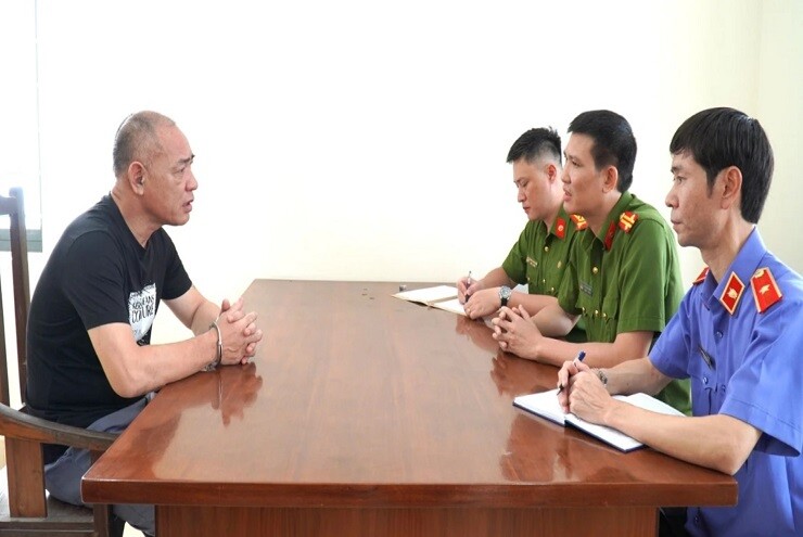 Khởi tố Dũng  Trọc Hà Đông  cùng đồng bọn trong phim  Phi vụ cuối cùng 