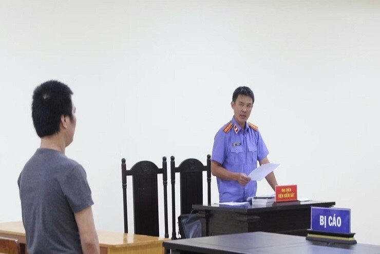Đốt nhà, khóa cửa ép con gái chết chung, người đàn ông lãnh 13 năm tù