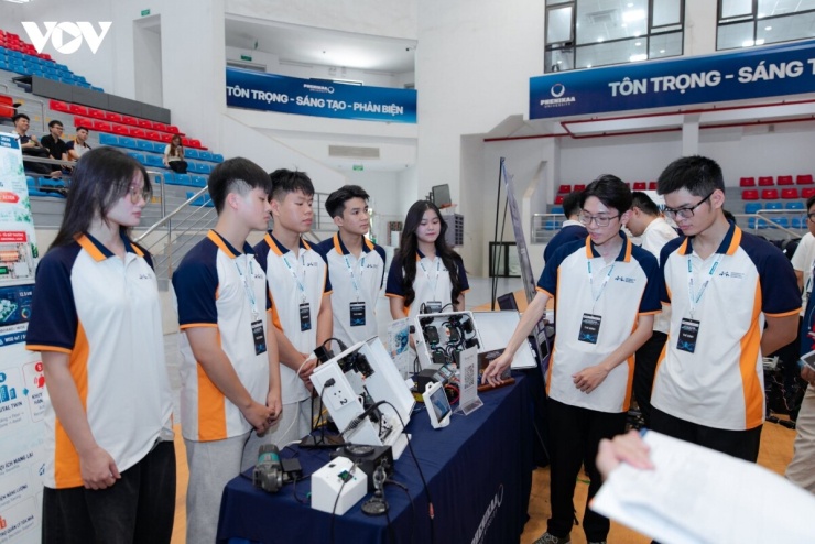 Các thí sinh tham dự vòng Bán kết Cuộc thi công nghệ toàn quốc “AIoT Developer InnoWorks 2026”