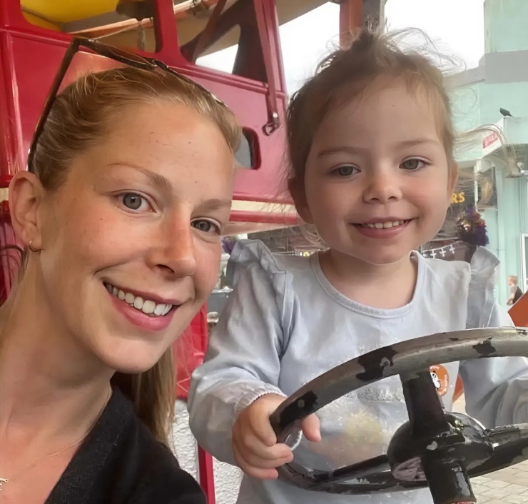 Sophie và con gái Sienna. Ảnh: Jam Press