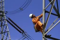 Không để mọi rủi ro, chi phí đầu tư điện chuyển sang người dân