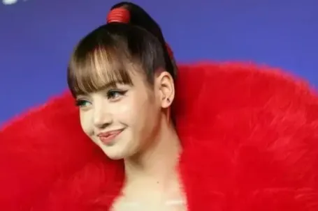Lisa (BlackPink) chiếm trọn sự chú ý