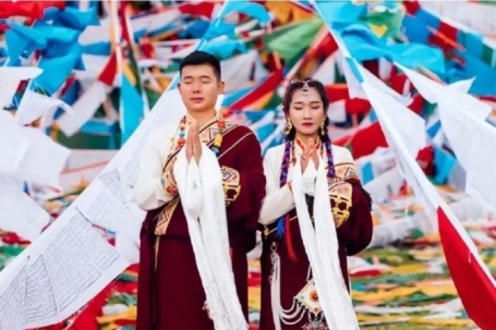 Tại sao người Tây Tạng lại tặng nhau khăn trắng?